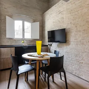 Ambra , Mantova Italia