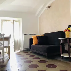 Casa Di Aristide , Erba Italia
