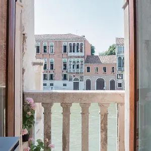 Palace Canal View By Wonderful Italy , Venezia Italia